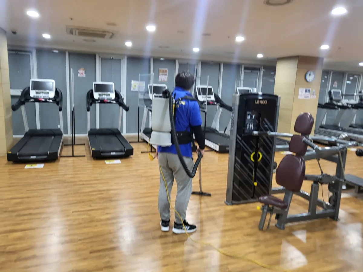 신안군 안좌면 헬스장 샤워실 장비 주변 정밀 위생청소 사례 - 행진크린