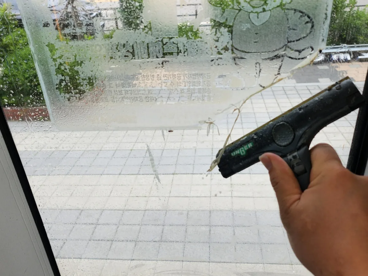 신안군 안좌면 사무실 고층 외창 장비 주변 정밀 위생청소 사례 - 행진크린